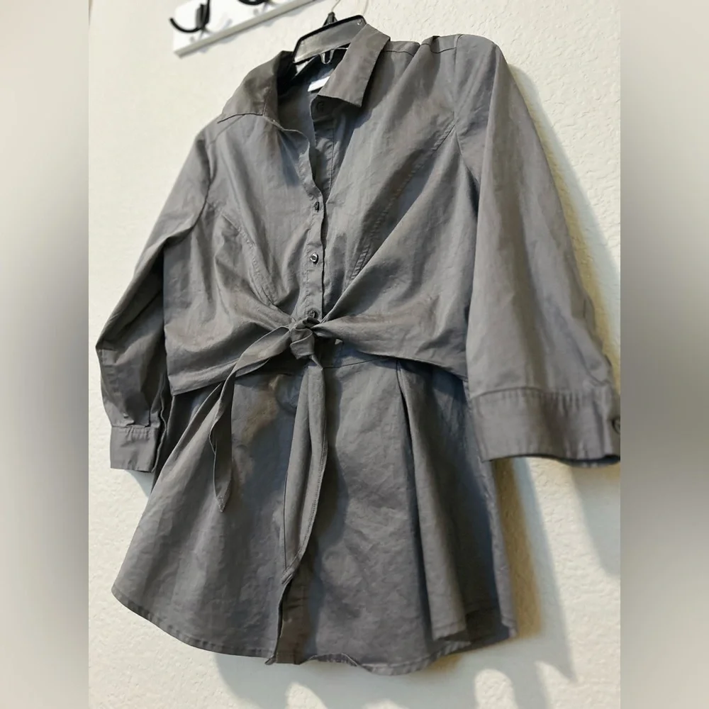 New York & Company Gray Tie Front Button Down Blouse Size Medium EUC - Picture 2 of 5